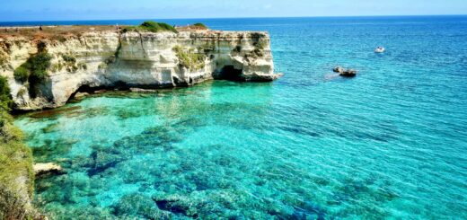 Cosa fare in Salento a novembre? Passeggiare in riva al mare... Credit Massimo Virgilio, Unsplash